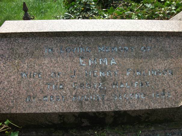 Fnlinson grave detail.jpg